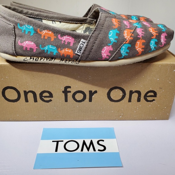 TOMS Haiti Artists Collective Multi Elephants Print Women’s size 8.5 (US) - Picture 2 of 8